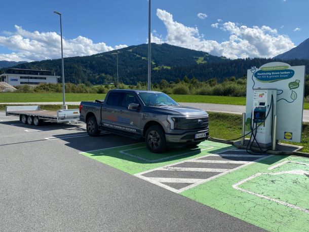 Heizrent FORD F 150 Lightning beim laden